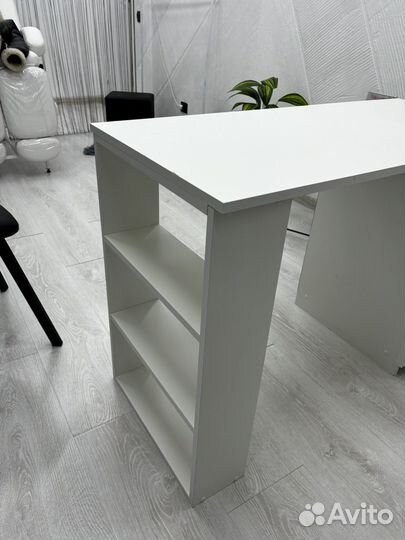 Письменный стол