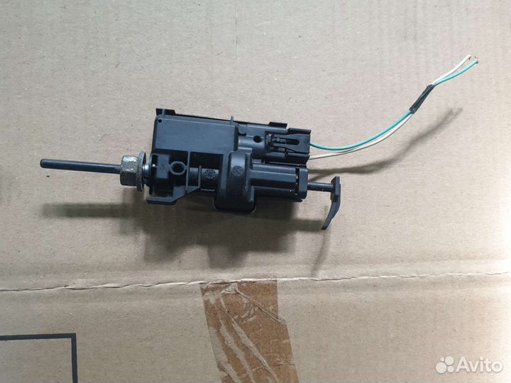 Активатор лючка бензобака 8200305732 Renault