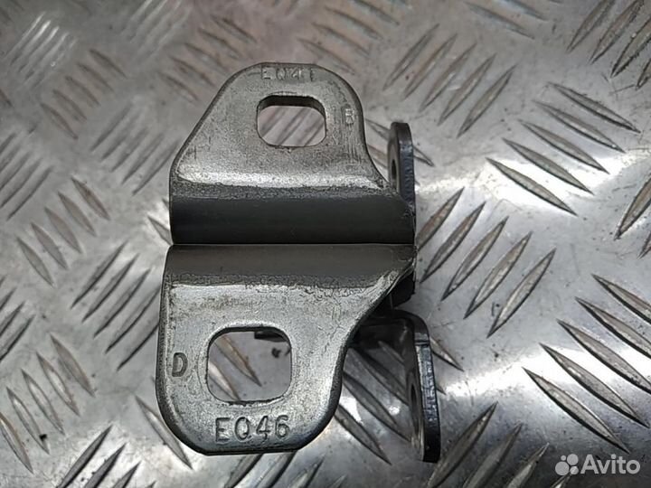 Петля двери Chevrolet Cruze