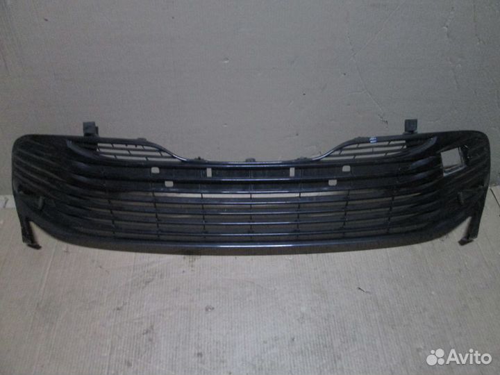 Решетка в бампер Toyota Camry V70 Тойота Камри