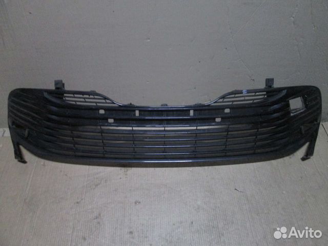 Решетка в бампер Toyota Camry V70 Тойота Камри