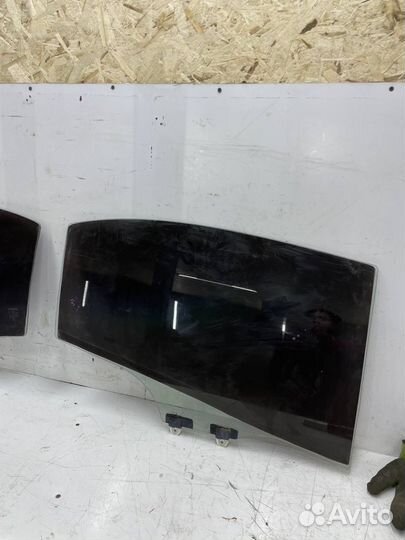 Заднее стекло двери Honda Civic 8 4D