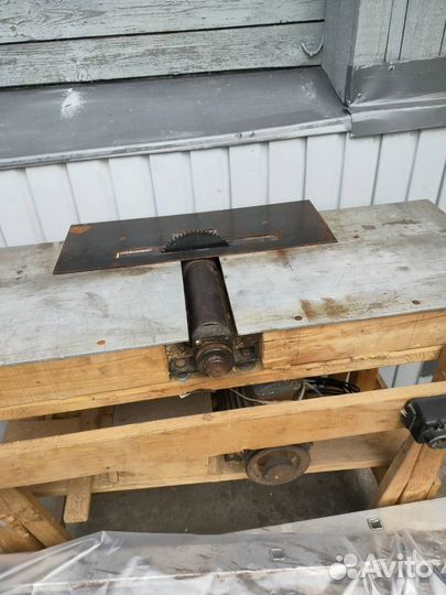 Деревообрабатывающий станок