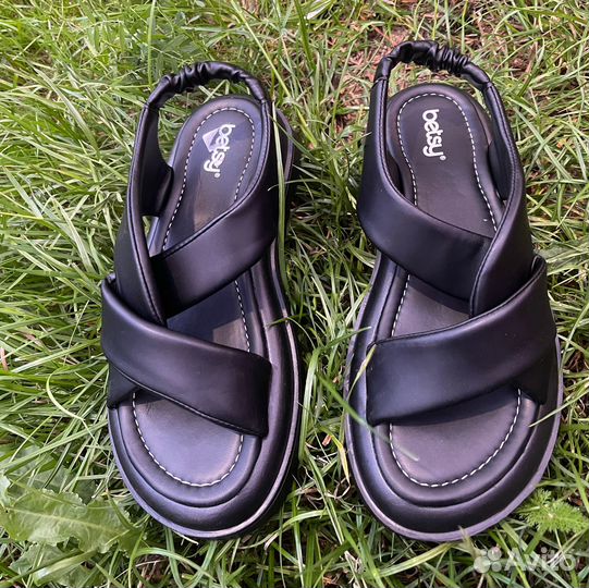 Продаю босоножки