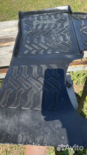 Автомобильные коврики резиновые