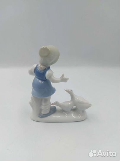 Статуэтка фарфор 