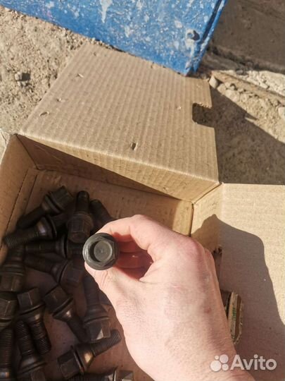 Колёсные болты BMW