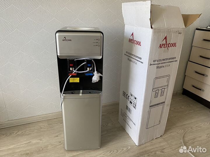 Кулер новый для воды напольный