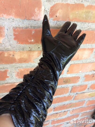 Перчатки новые женские кожа лак