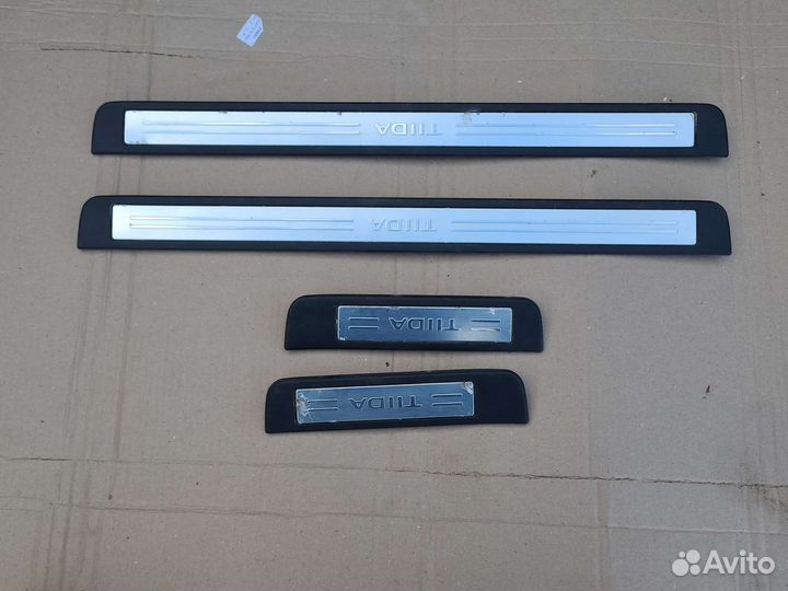 Накладка на порог внутренняя Nissan Tiida C11