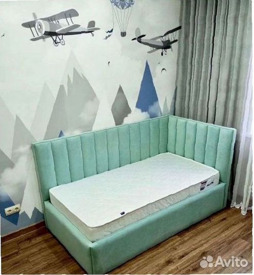 Кровать детская с мягкой спинкой