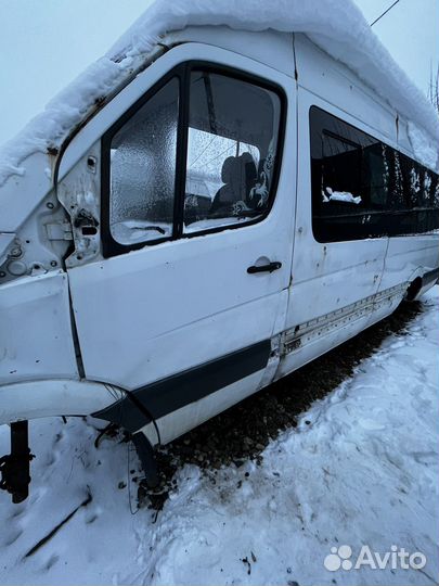 Дверь передняя левая Mercedes Sprinter w906