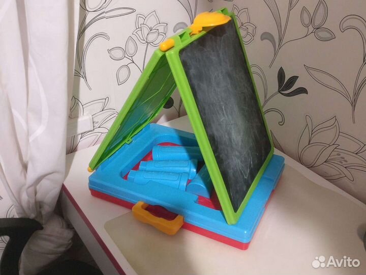 Складной мольберт для рисования