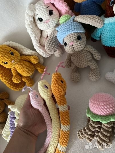 Вязаные игрушки змея медуза мишка зайка