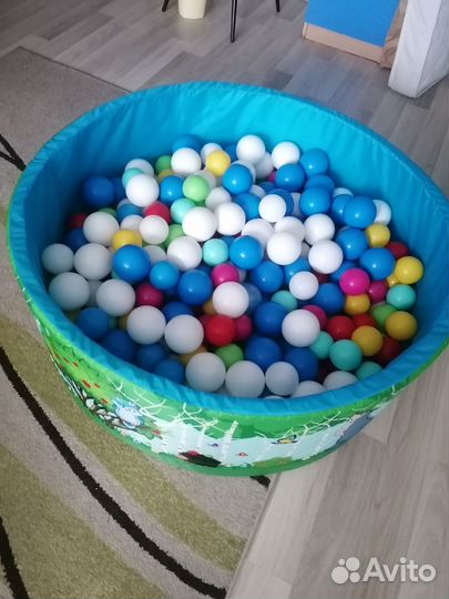 Сухой бассейн с шариками