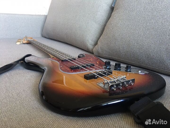 Бас гитара Rockdale