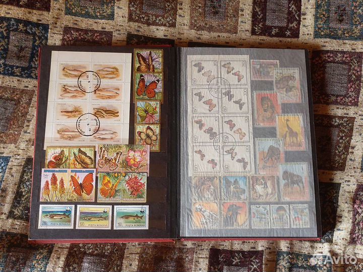 Альбом с марками,588 штук