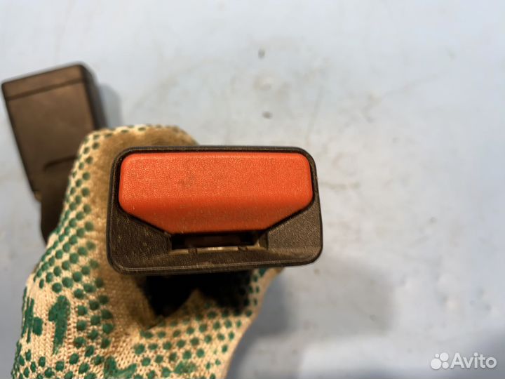 Ответная часть ремней безопасности Renault Logan 2