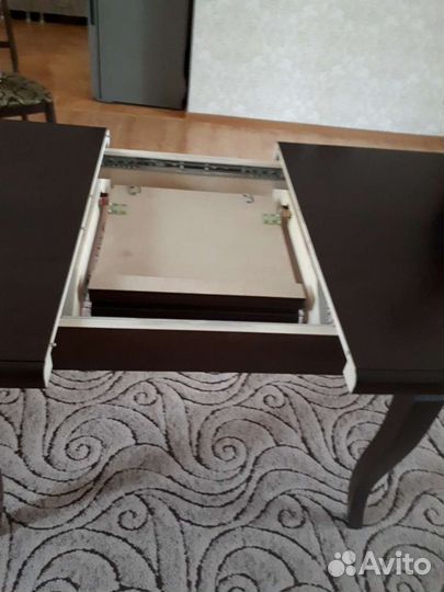 Стол обеденный