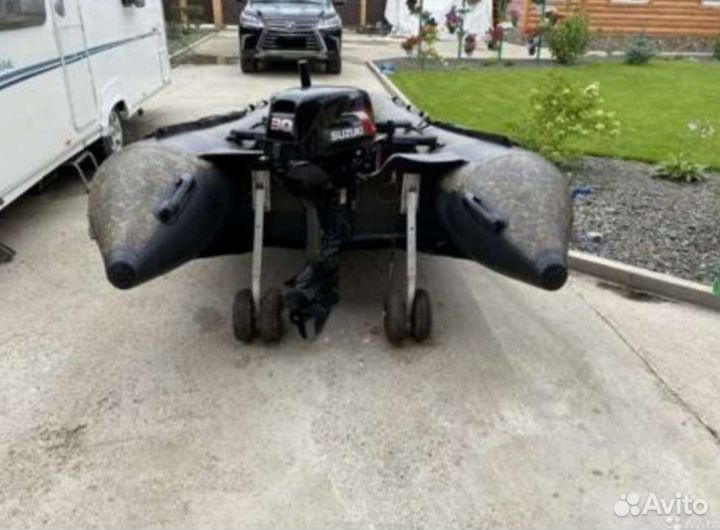 Лодка моторная