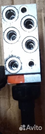 Блок клапанов пневмоподвески Мерседес W211 W219