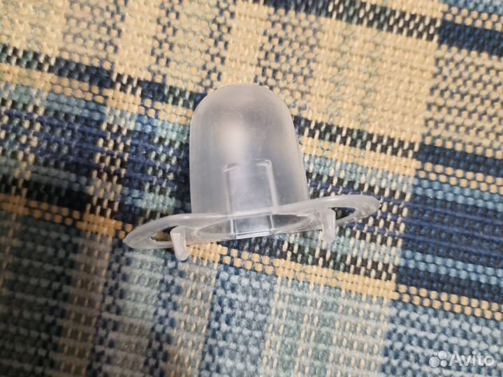 Пустышка (соска) philips avent с футляром 6-18 мес