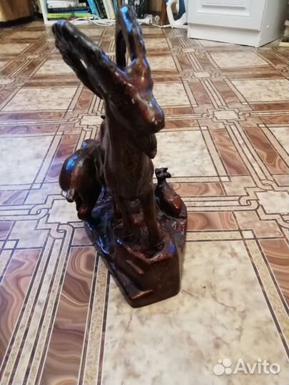 Статуэтка (горный козел,архар на скале) СССР