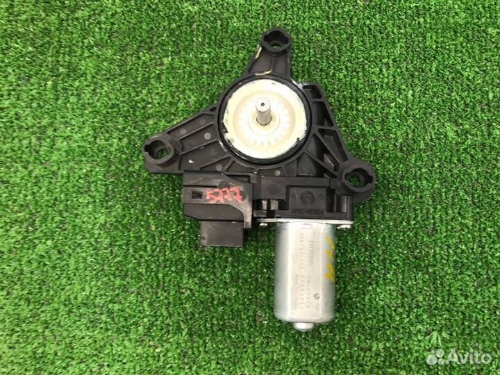 Моторчик стеклоподъемника задний правый