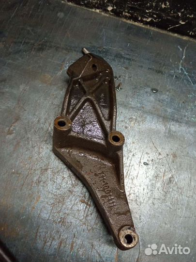 Кронштейн двигателя правый Vortex Tingo Chery tigg