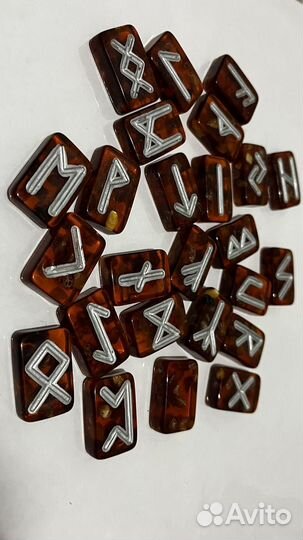 Руны из камня янтарь