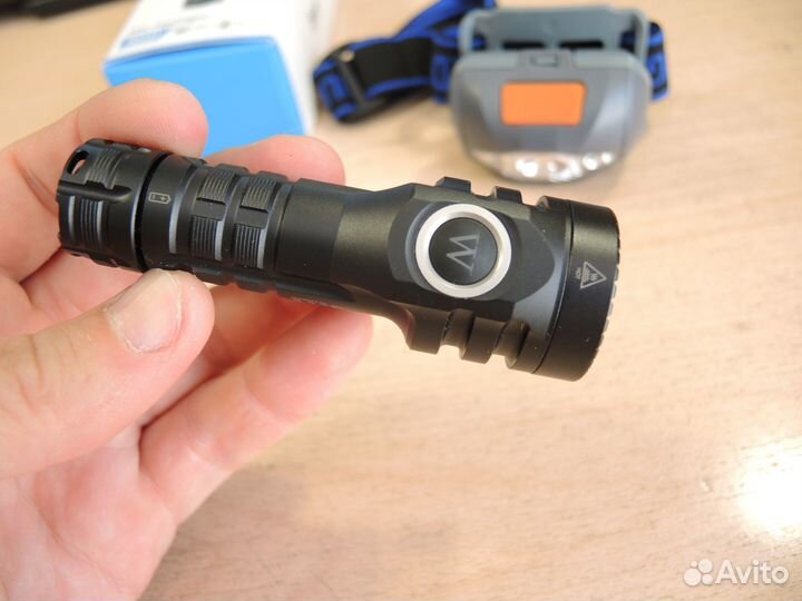 Налобный и ручной фонарь Wuben E6