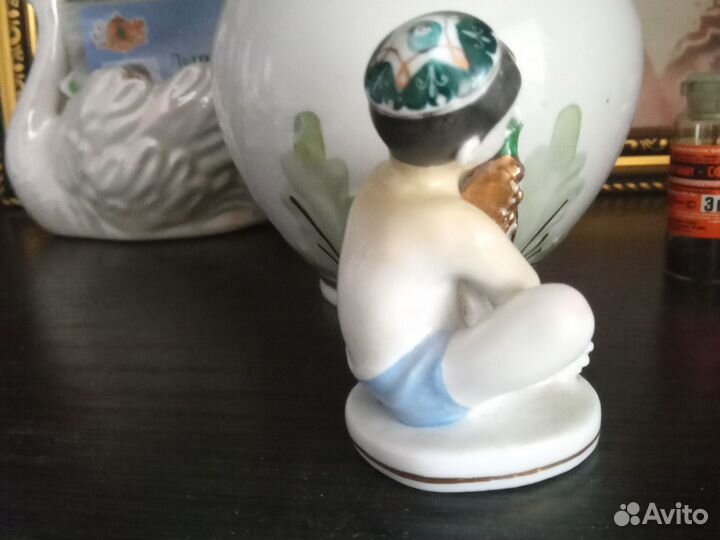 Узбеченок с виноградом лфз