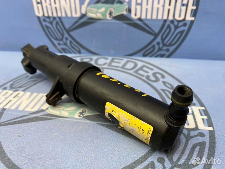 Форсунка омывателя фары левая Mercedes-Benz