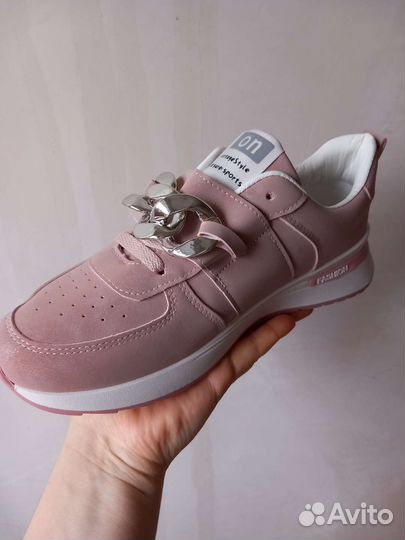 Кроссовки женские