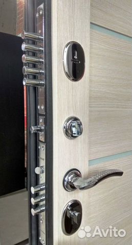 Дверь металлическая в квартиру входная