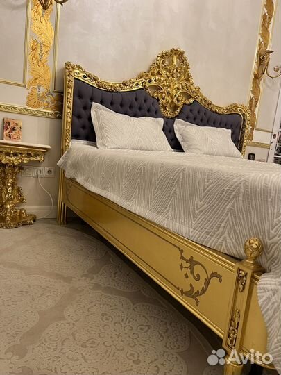 Итальянская кровать и тумбы