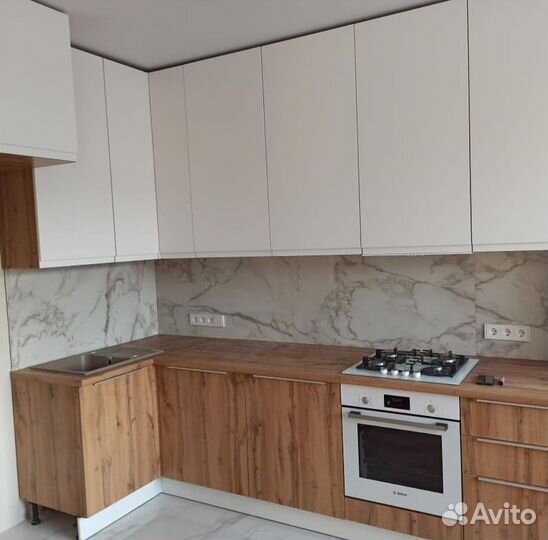 Кухня стильная в потолок