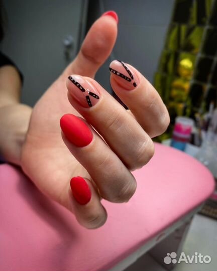 Мастер по маникюру и педикюру