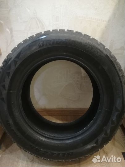 Bridgestone Blizzak Spike-01 235/60 R16