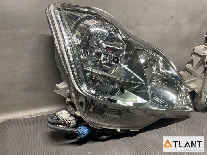 Фара передняя toyota crown