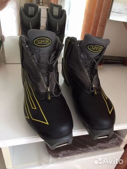 Лыжные ботинки классические