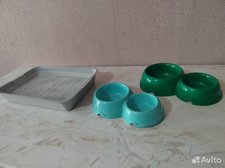 Лоток и миски для кошек