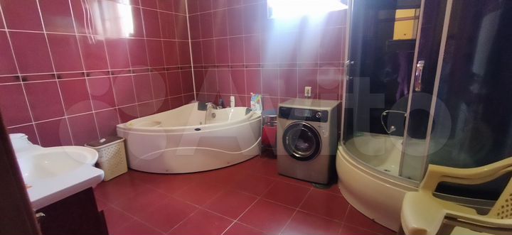 Дом 196,8 м² на участке 6 сот.