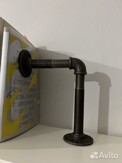 Держатель для книг в стиле лофт