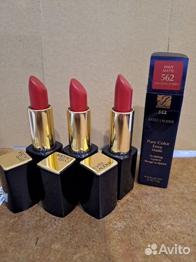 Помада для губ 562 Poppy. Estee Lauder