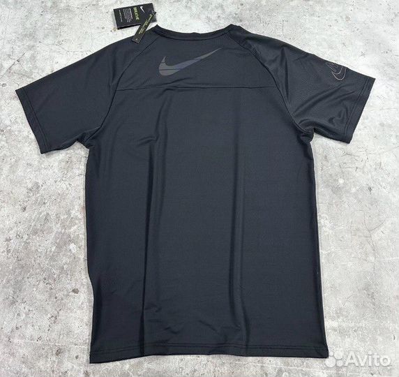 Спортивная футболка Nike
