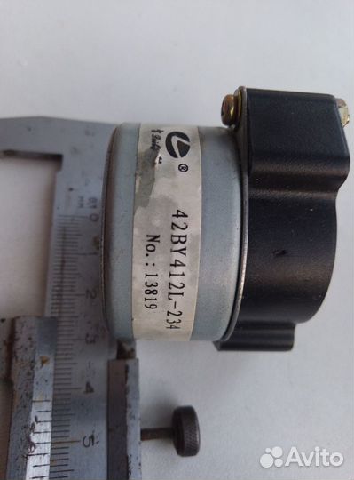 Шаговый двигатель с редуктором