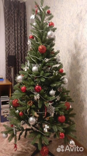 Елка искусственная с игрушками