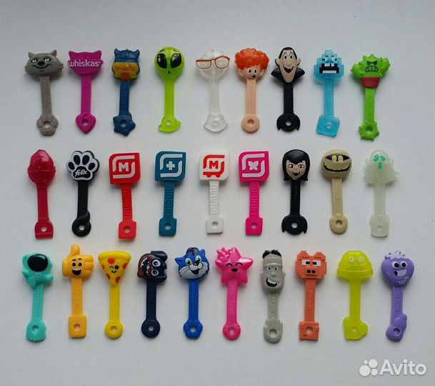 Игрушки, карточки, магнитики из разных коллекций