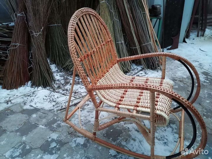 Плетёная кресло качалка